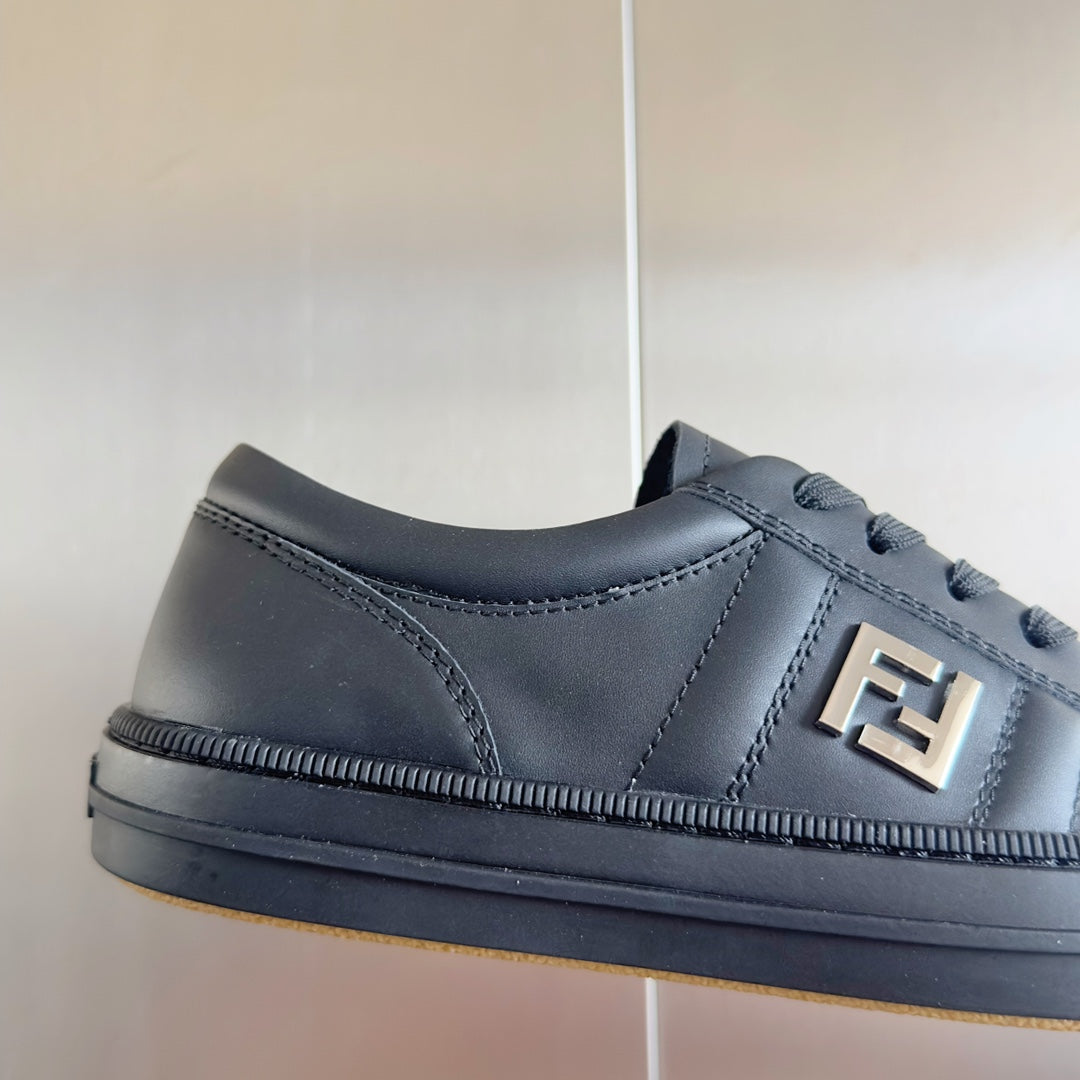 250501 New high-end and simple flat sports shoes