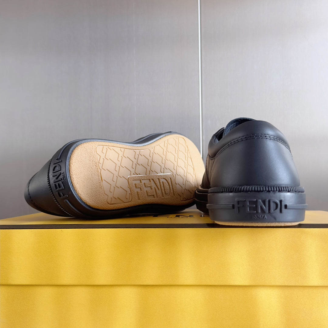 250501 New high-end and simple flat sports shoes