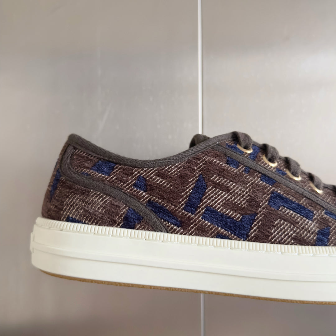 250501 New high-end and simple flat sports shoes