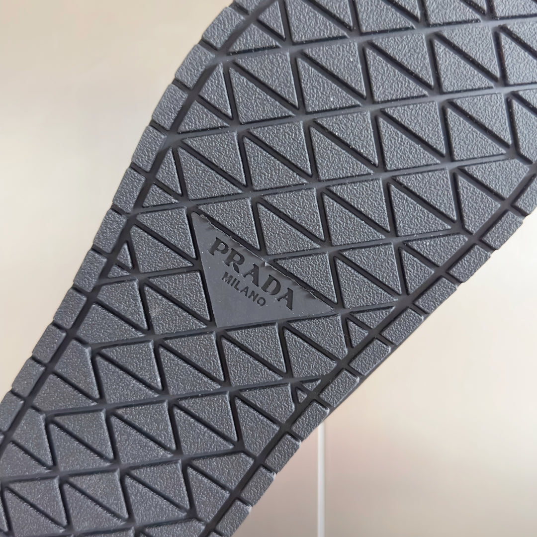250507 New high-quality height-increasing fashionable classic slippers