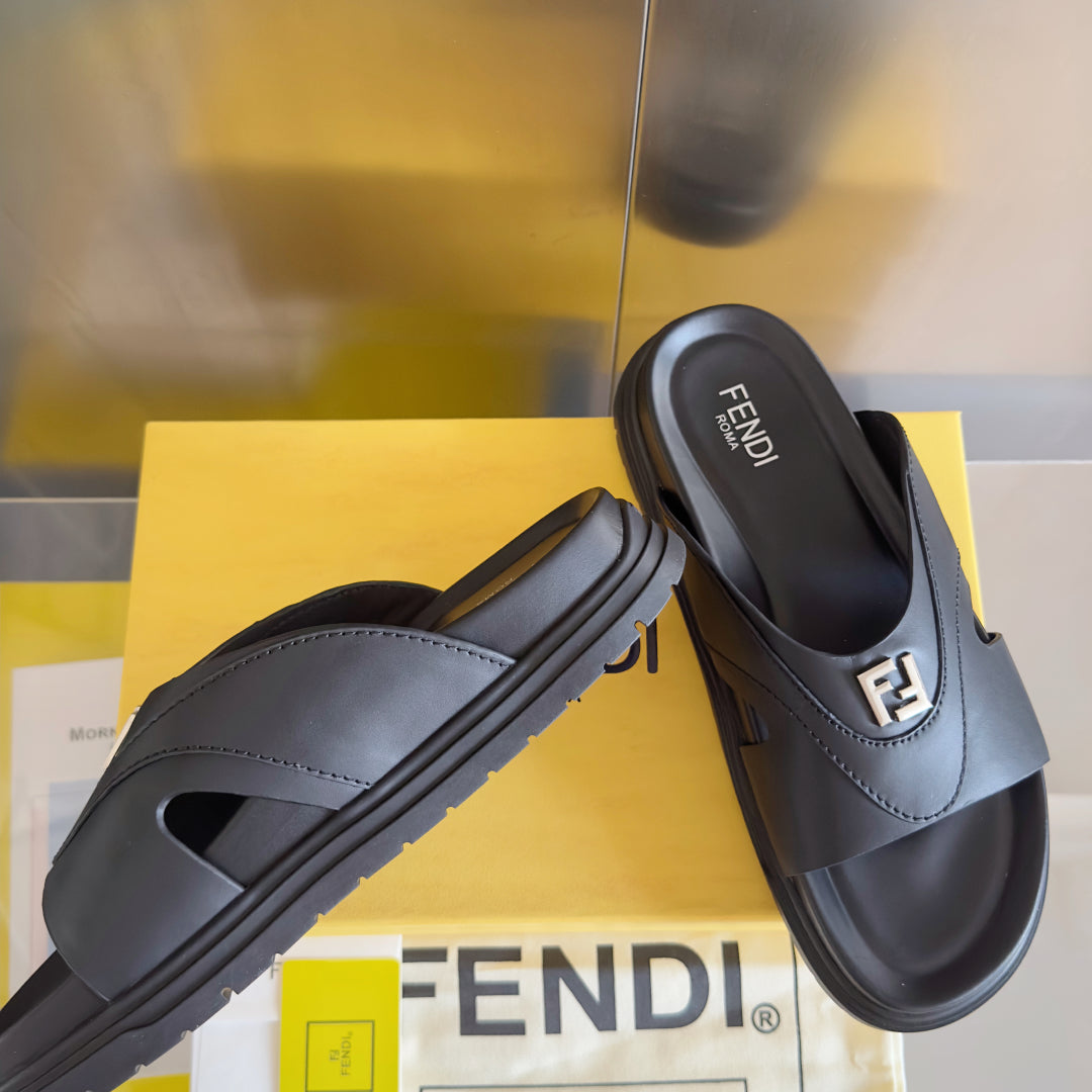 250507 New high-quality thick-soled embossed anti-slip slippers