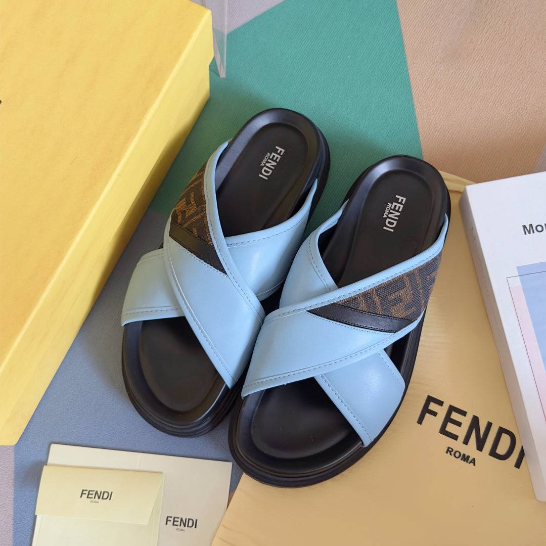 250507 New high-quality thick-soled embossed anti-slip slippers