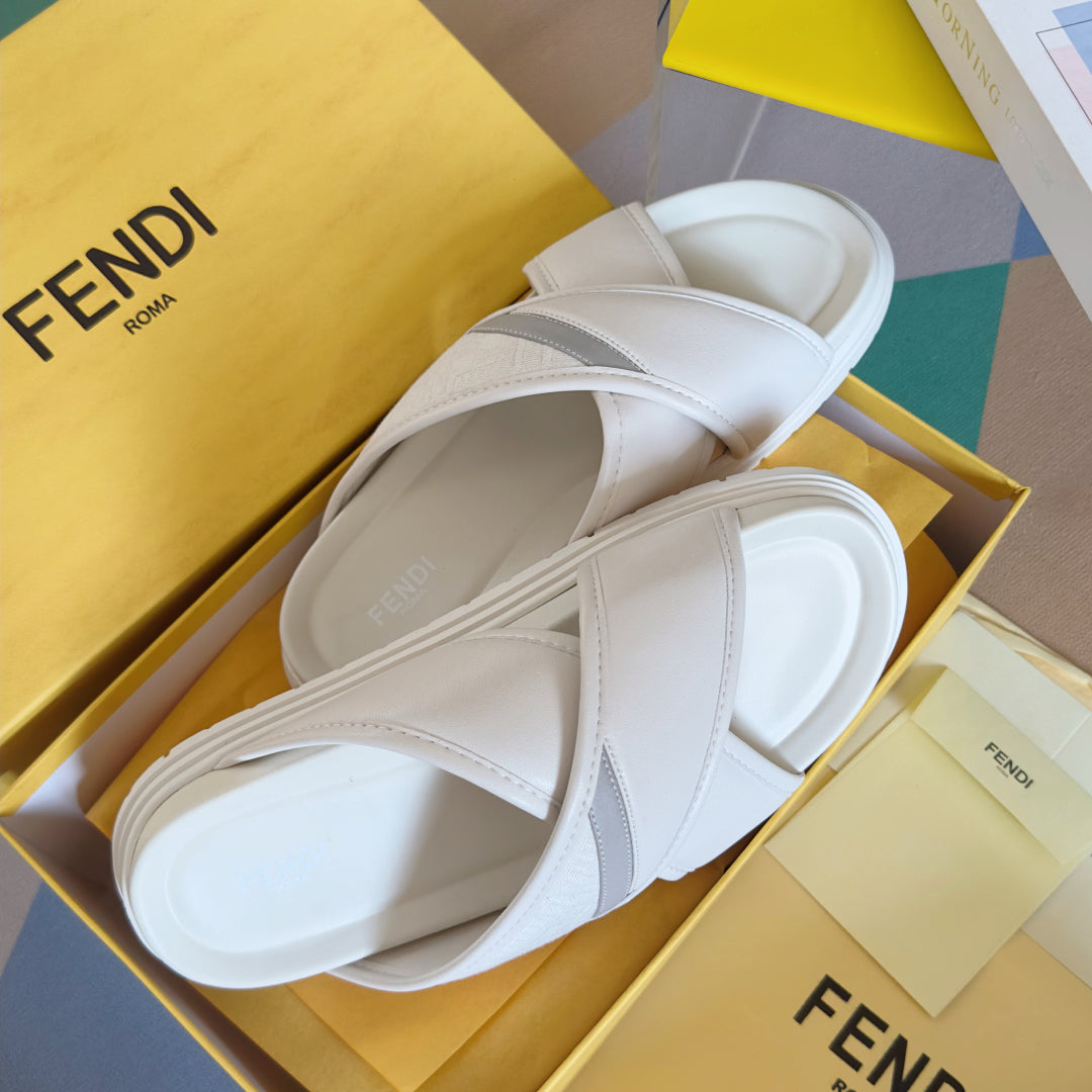 250507 New high-quality thick-soled embossed anti-slip slippers