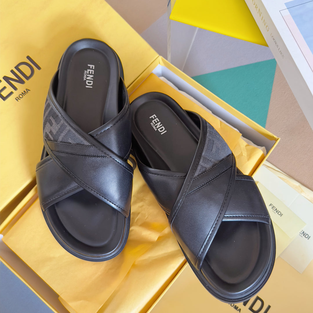 250507 New high-quality thick-soled embossed anti-slip slippers