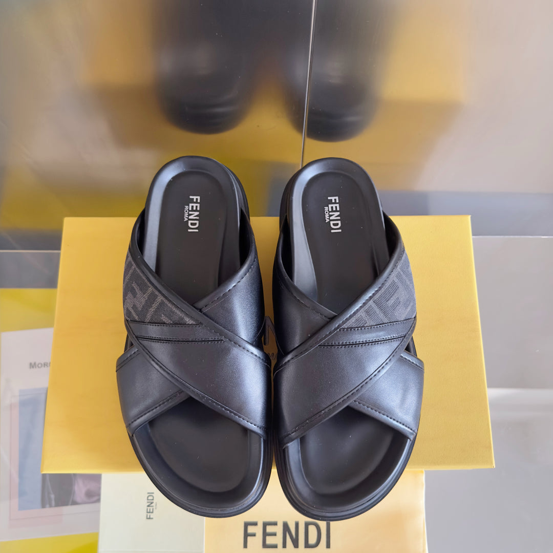 250507 New high-quality thick-soled embossed anti-slip slippers