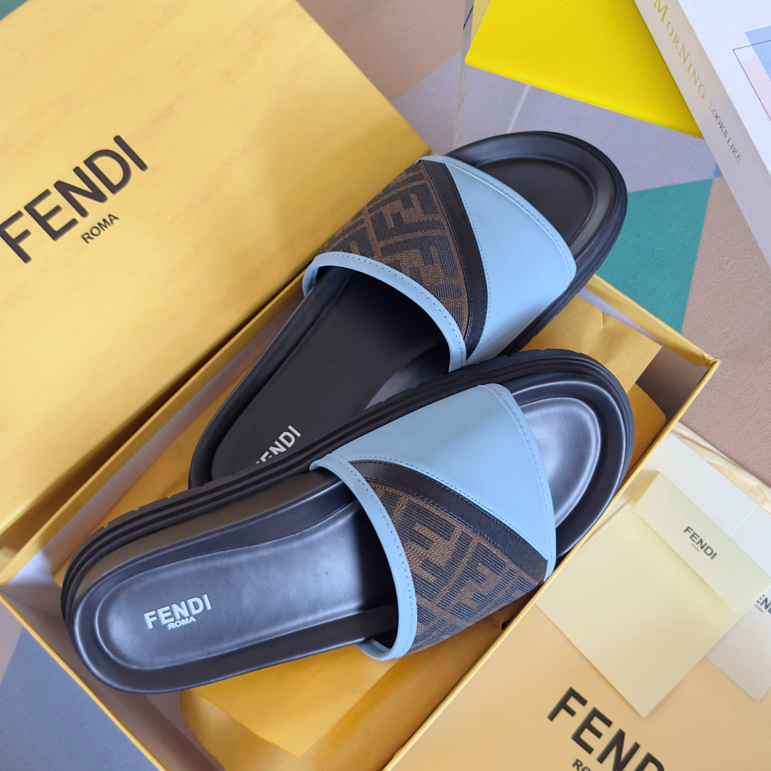 250507 New high-quality thick-soled embossed anti-slip slippers