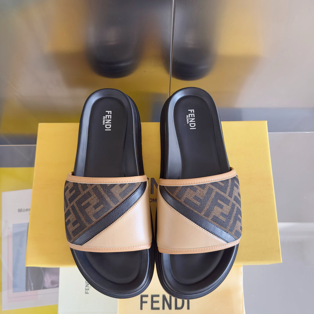 250507 New high-quality thick-soled embossed anti-slip slippers