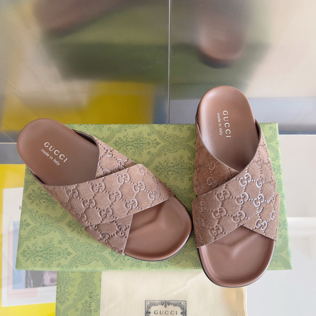 250507 New high-quality thick-soled embossed slippers
