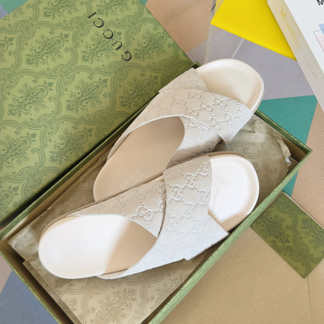 250507 New high-quality thick-soled embossed slippers