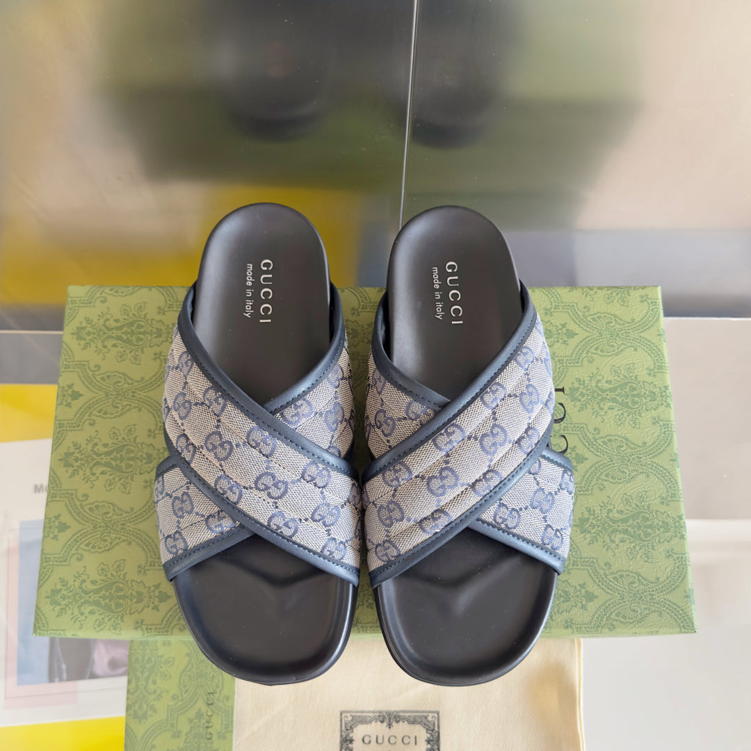 250507 New high-quality thick-soled embossed slippers
