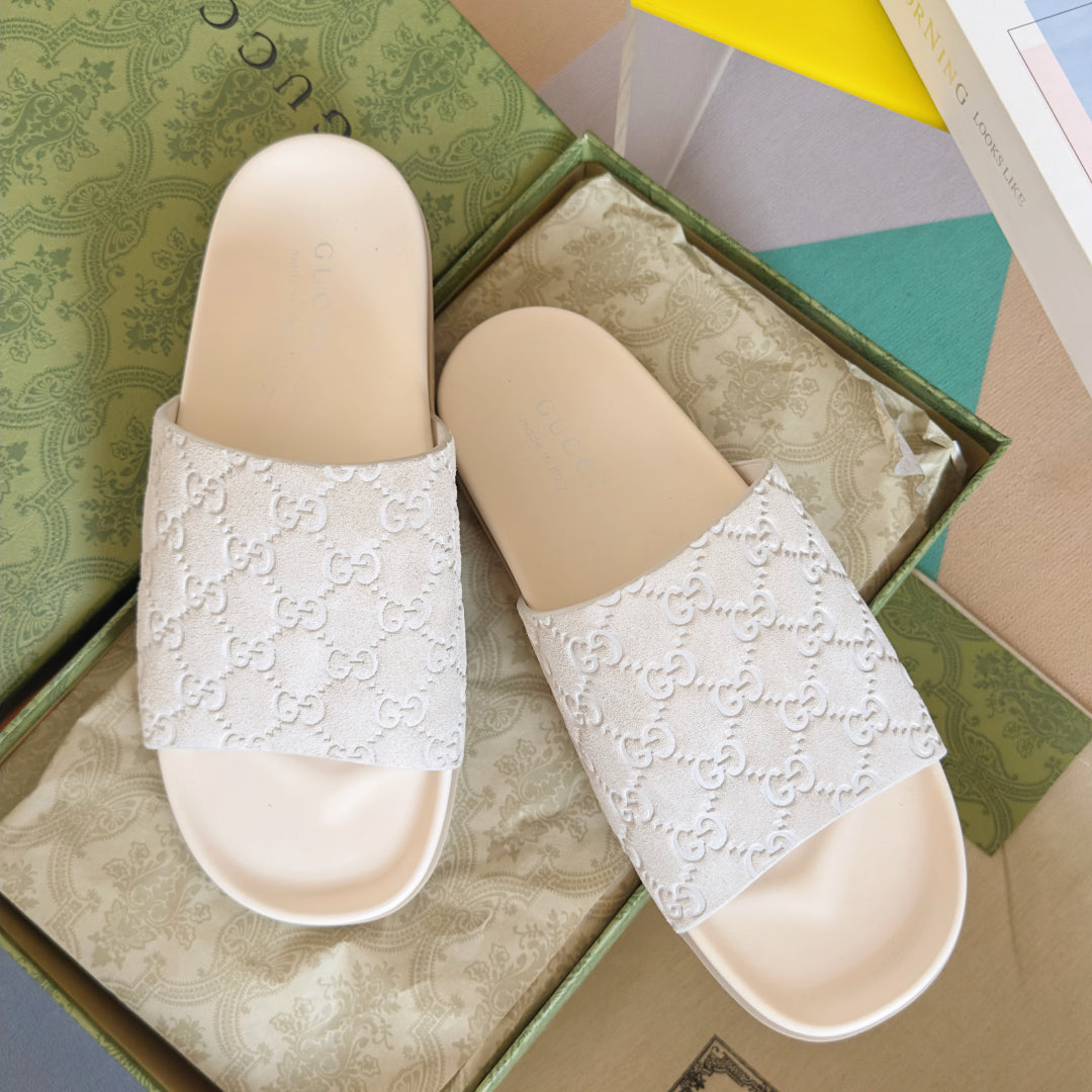 250507 New high-quality thick-soled embossed slippers