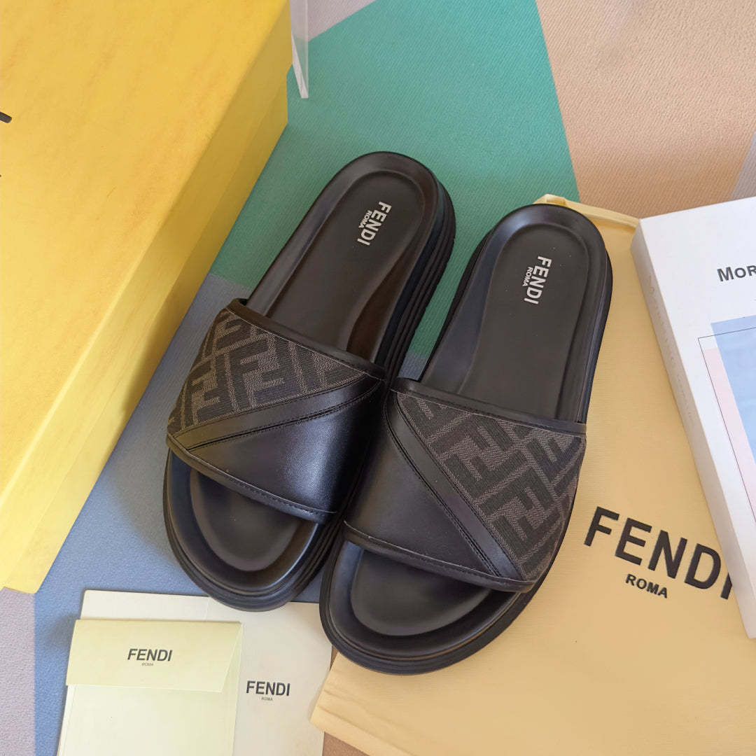 250507 New high-quality thick-soled embossed anti-slip slippers