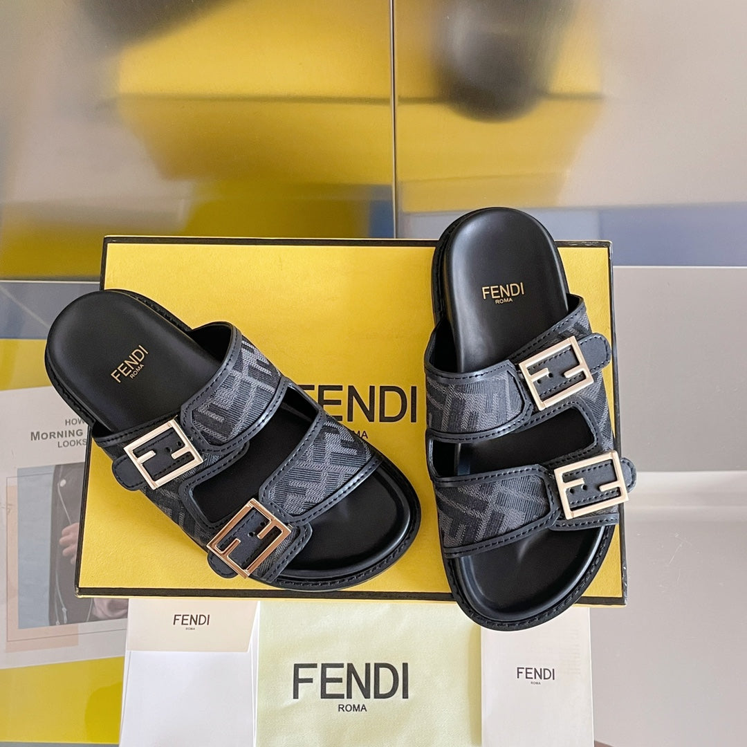 250513 New high-quality classic icon slippers