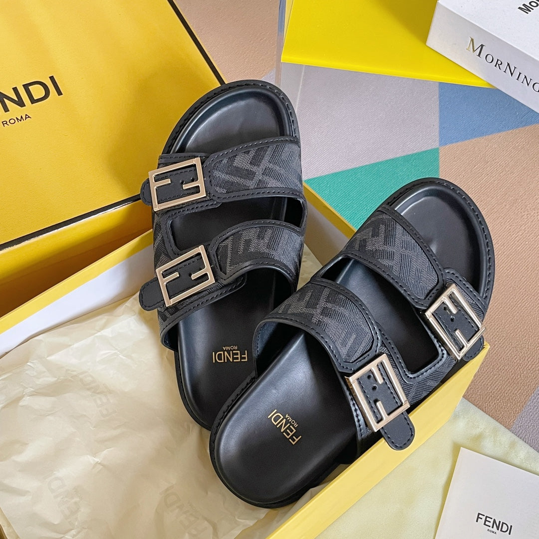 250513 New high-quality classic icon slippers