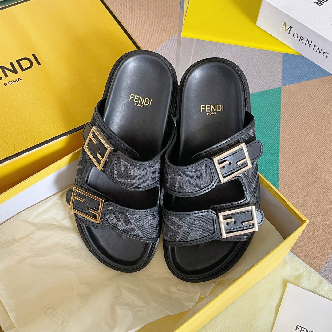 250513 New high-quality classic icon slippers