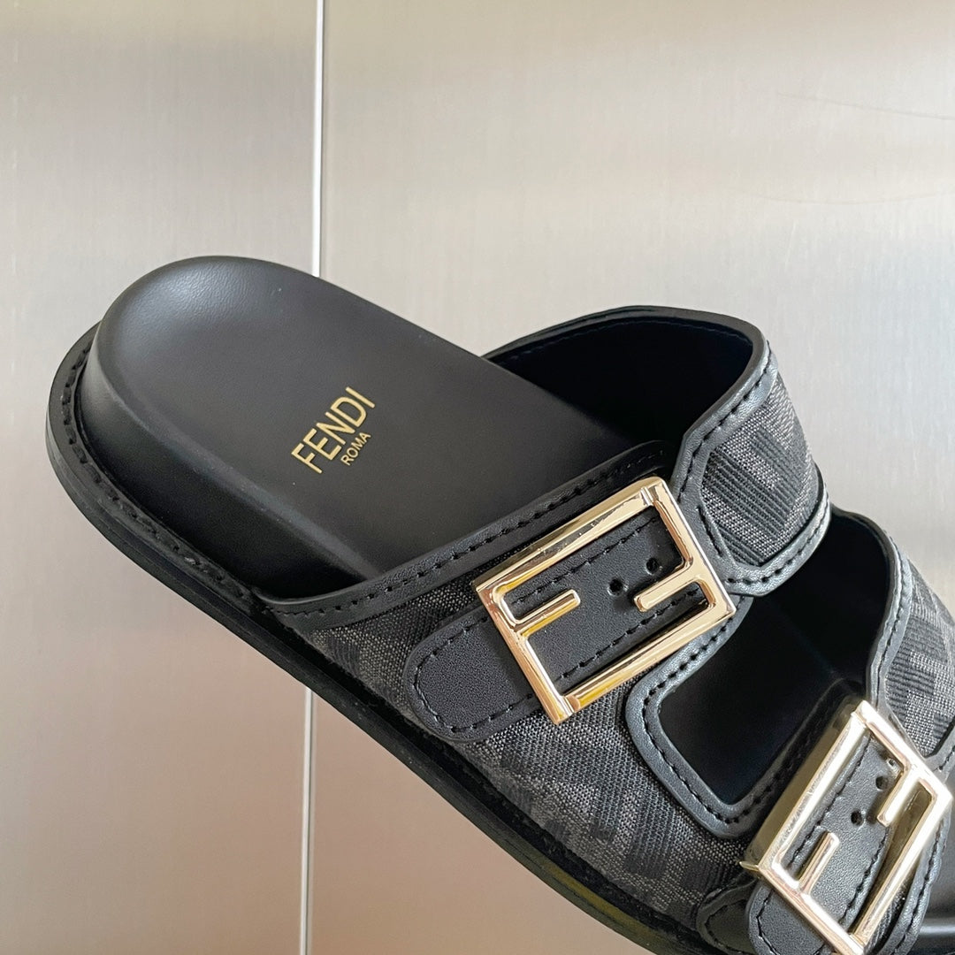 250513 New high-quality classic icon slippers