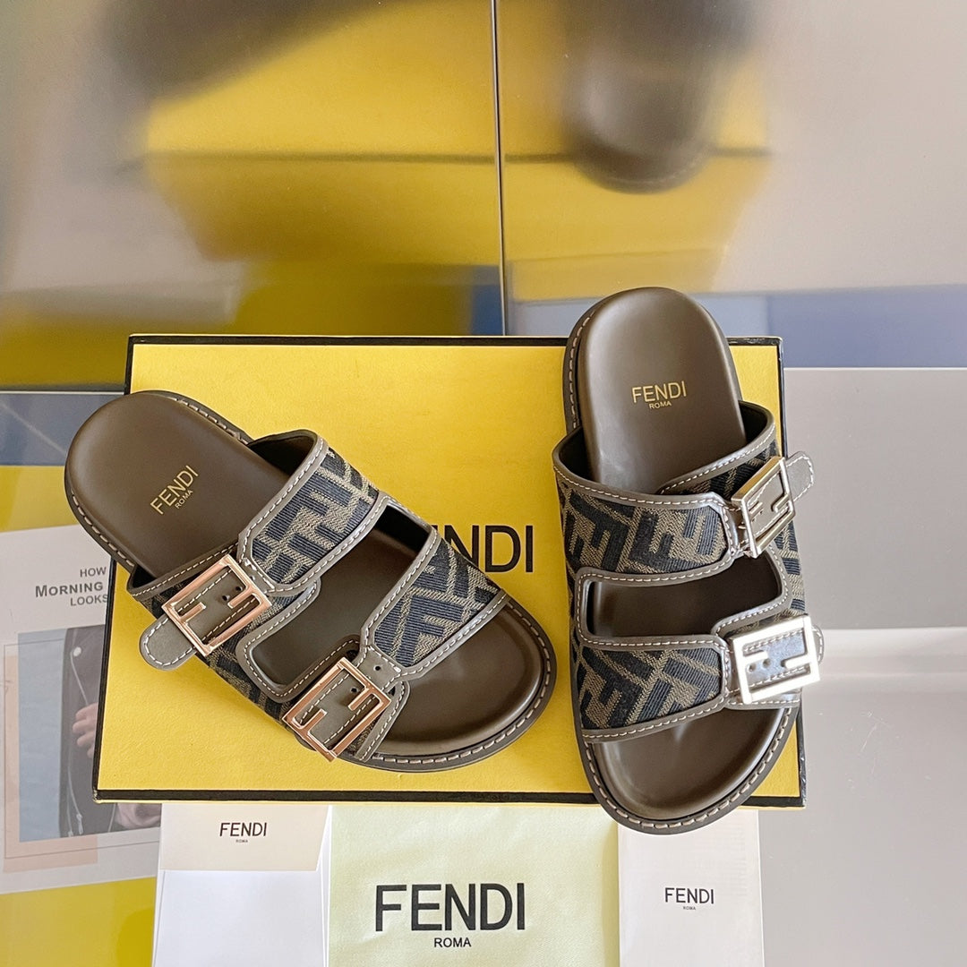 250513 New high-quality classic icon slippers