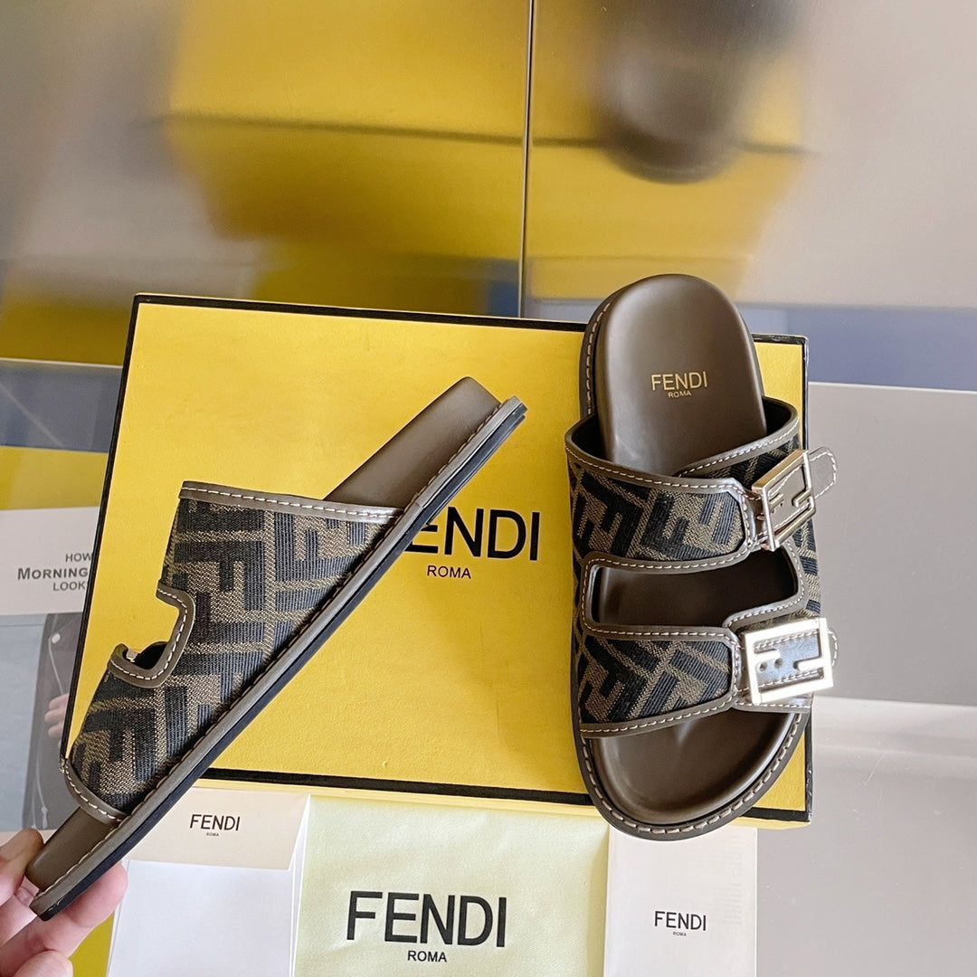 250513 New high-quality classic icon slippers