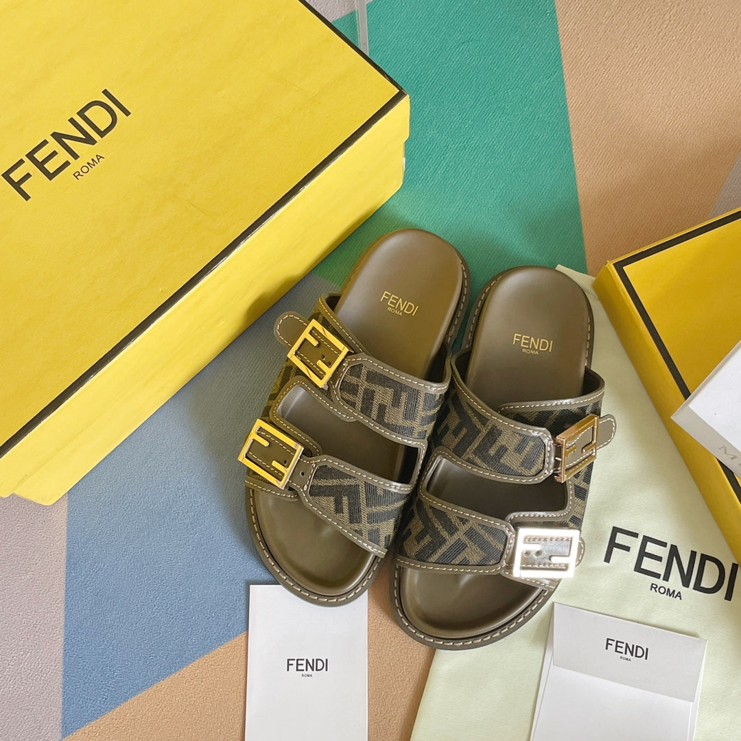 250513 New high-quality classic icon slippers