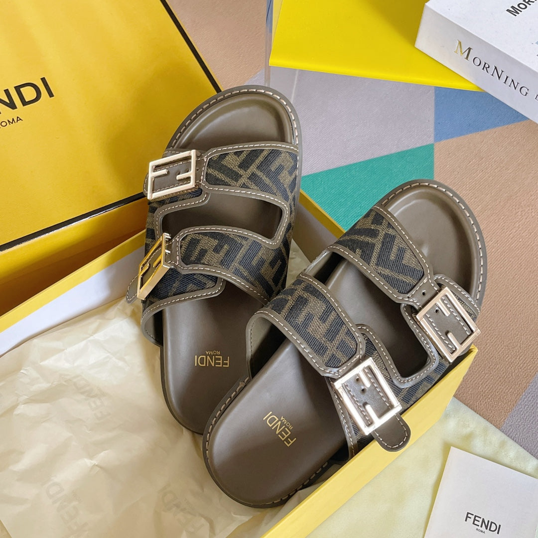 250513 New high-quality classic icon slippers