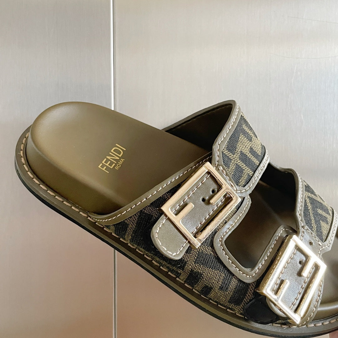 250513 New high-quality classic icon slippers