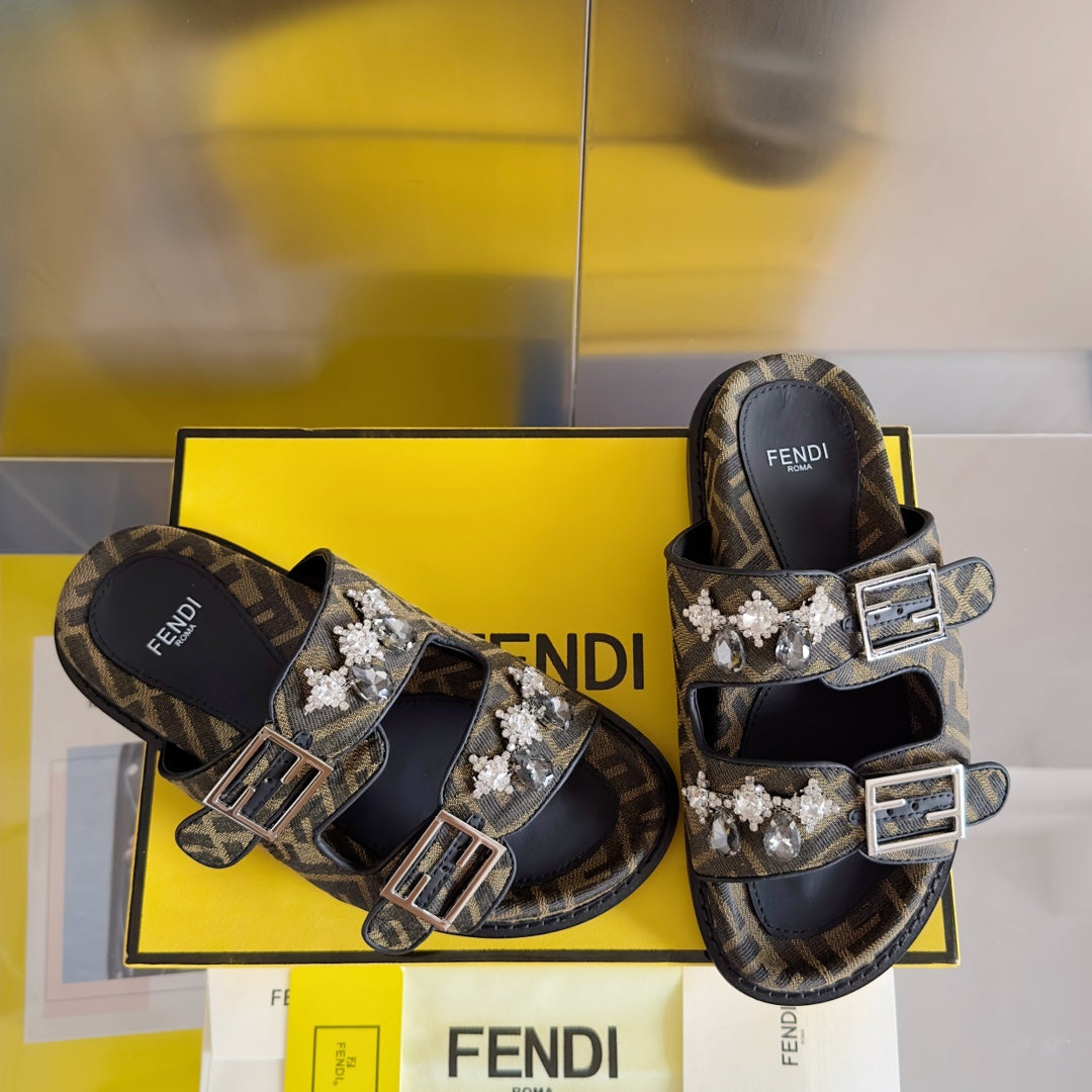 250513 New high-quality classic icon slippers