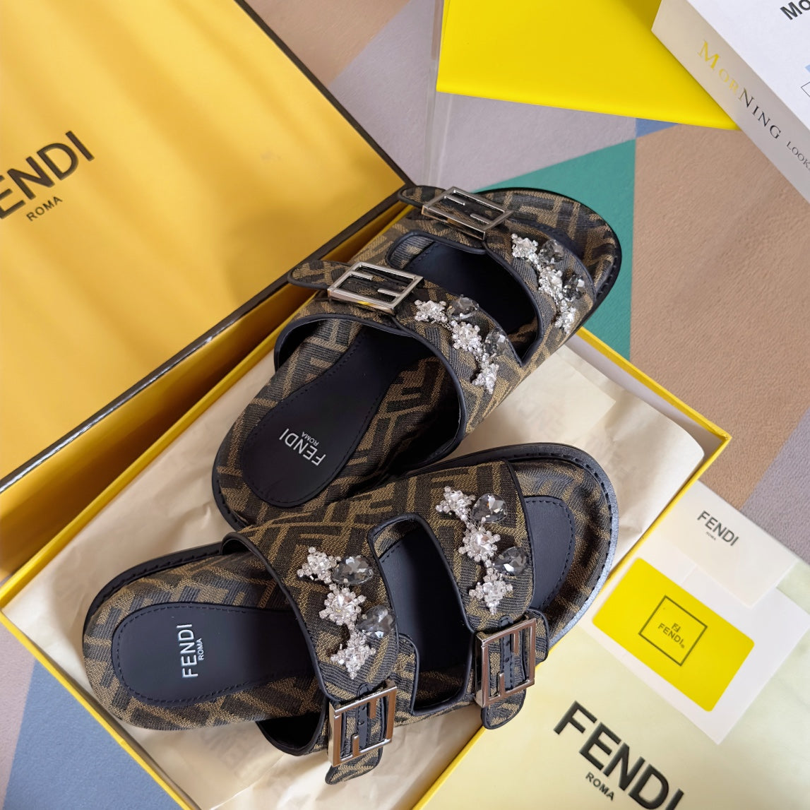 250513 New high-quality classic icon slippers