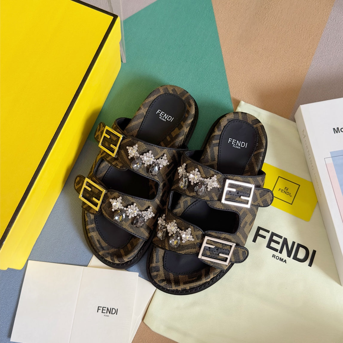 250513 New high-quality classic icon slippers