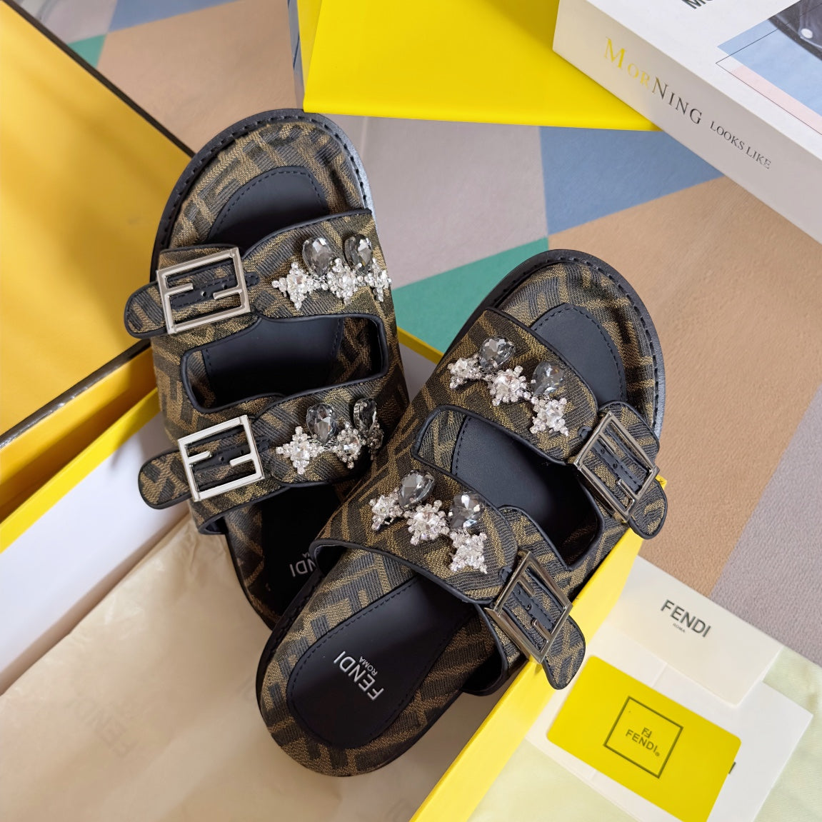 250513 New high-quality classic icon slippers
