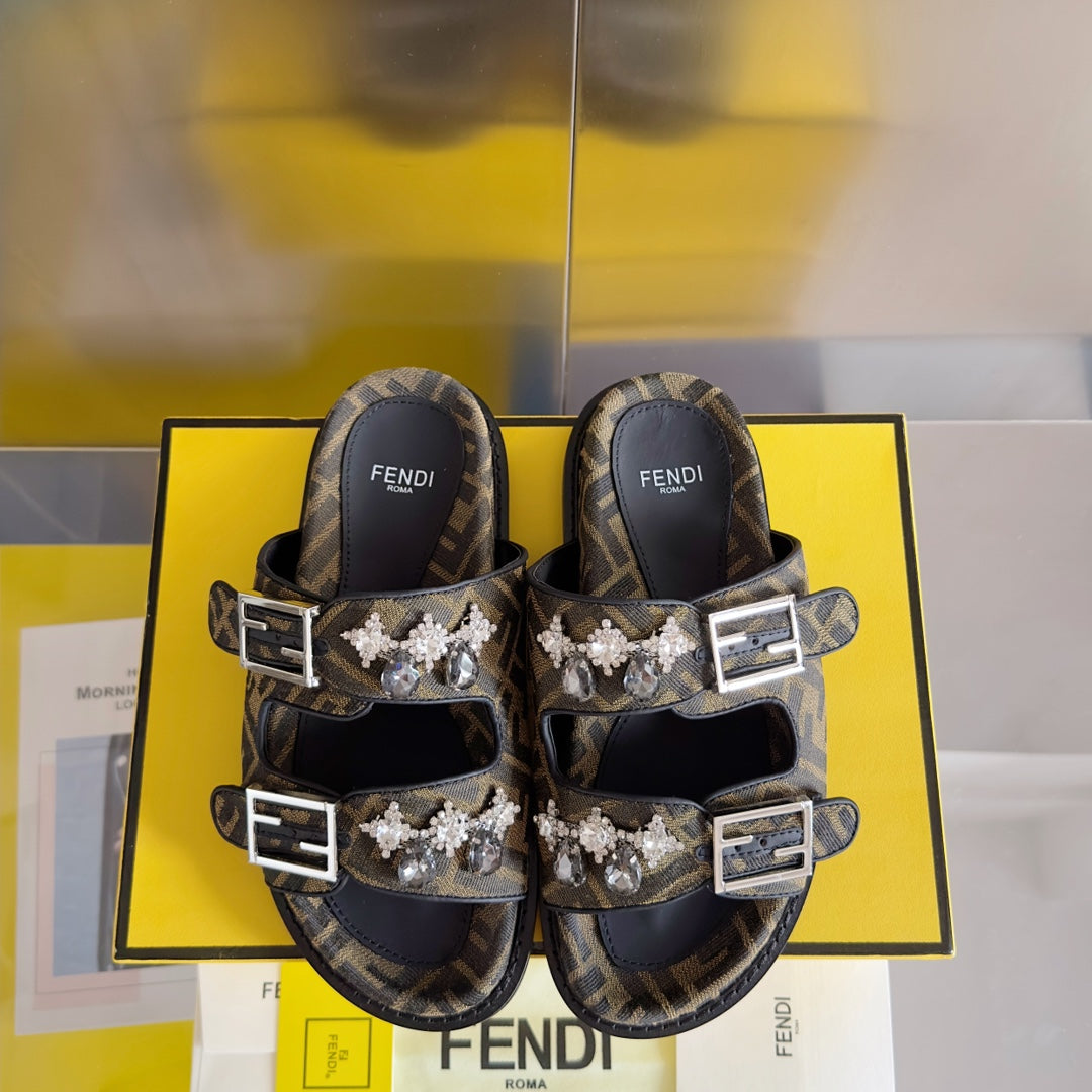 250513 New high-quality classic icon slippers