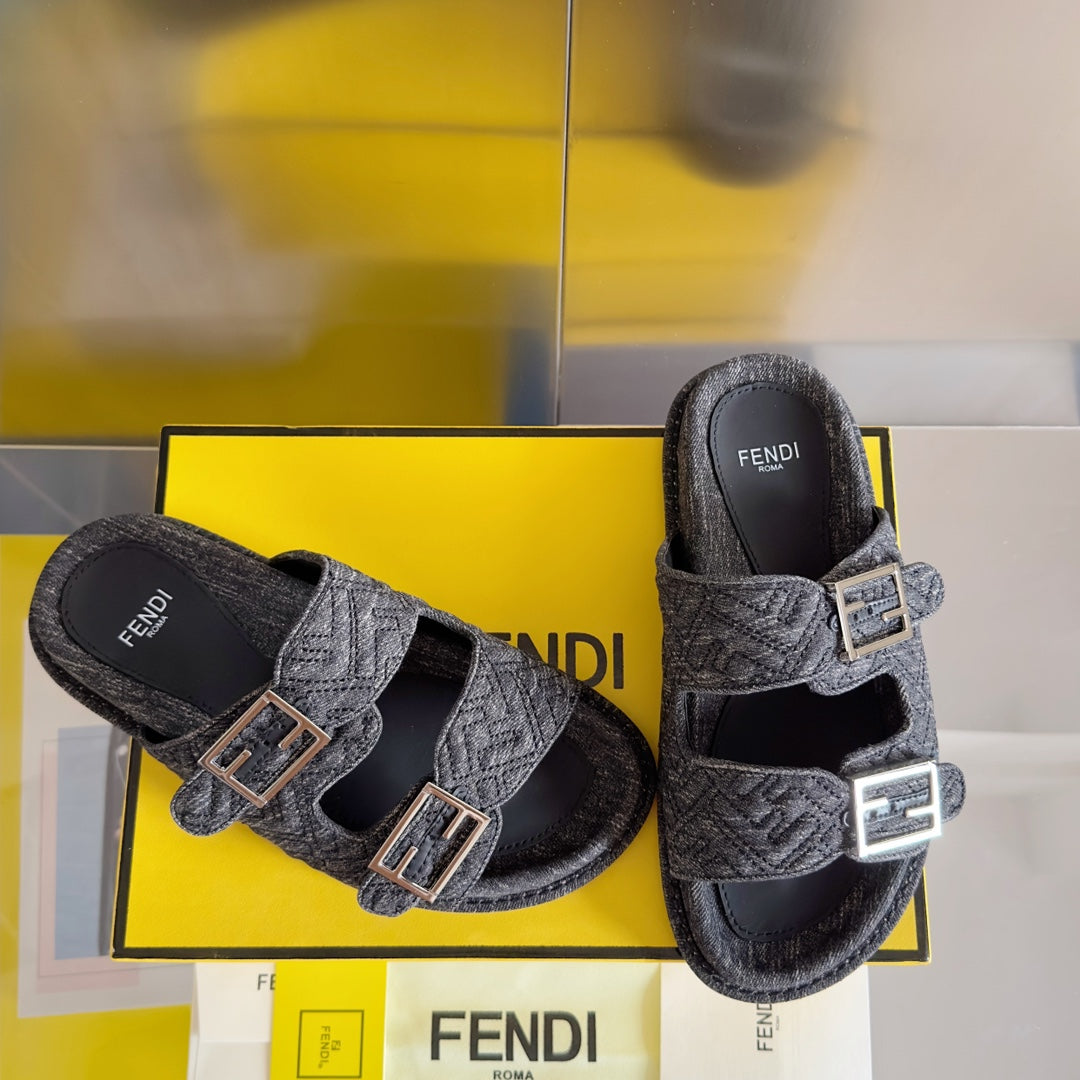 250513 New high-quality classic icon slippers