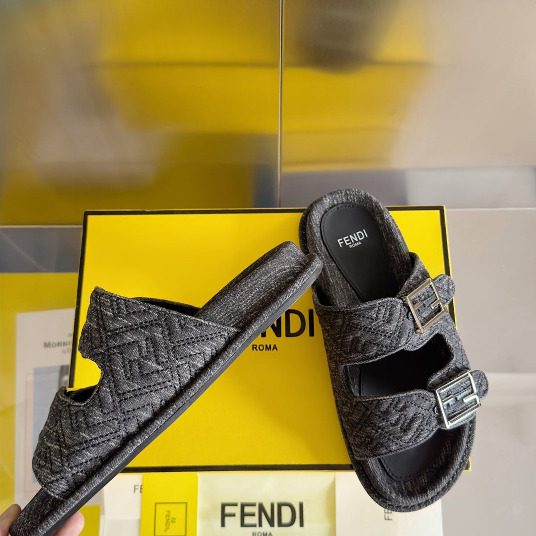 250513 New high-quality classic icon slippers