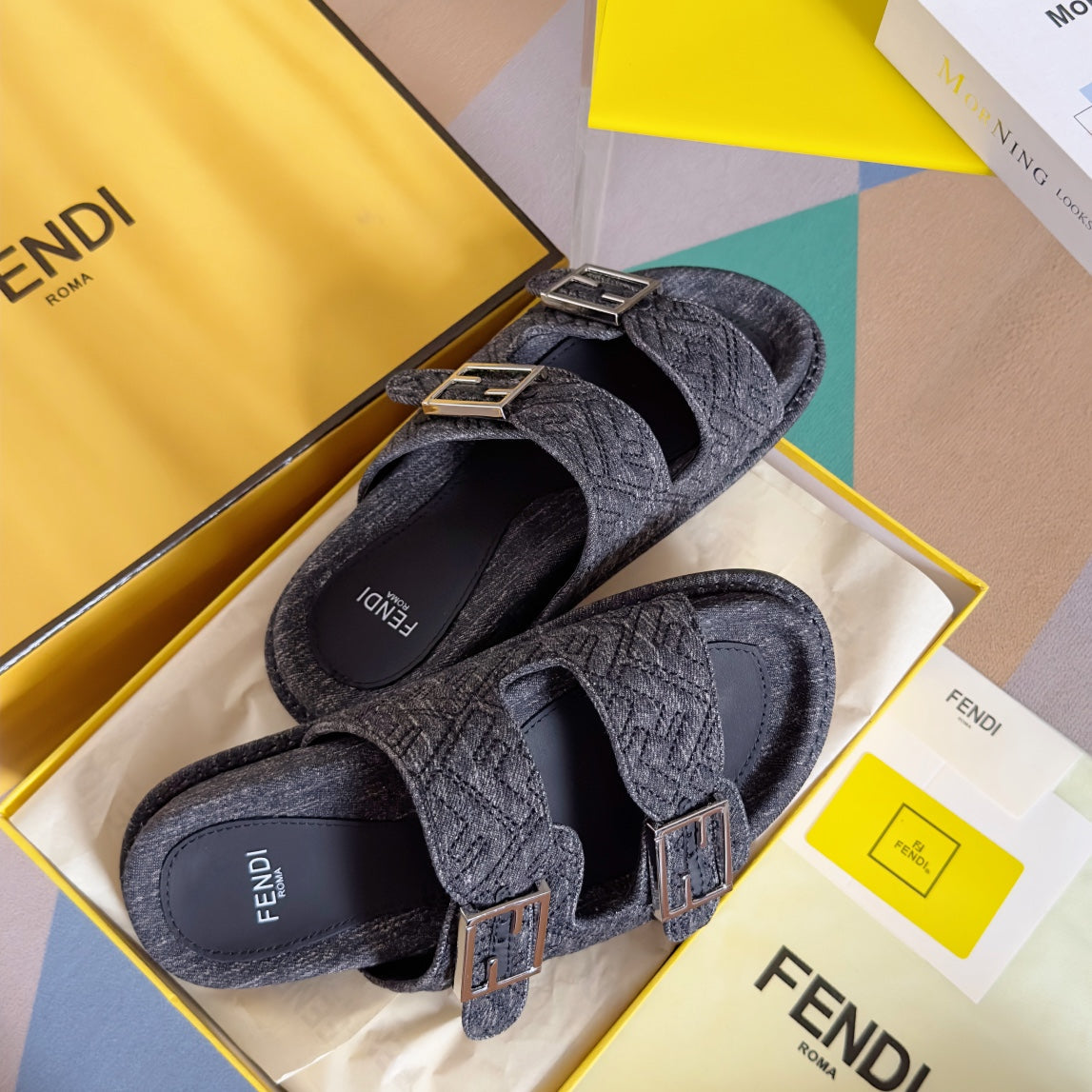 250513 New high-quality classic icon slippers