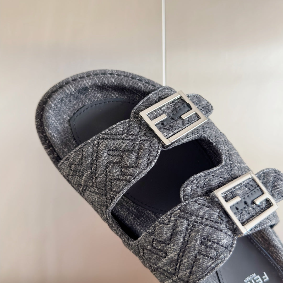250513 New high-quality classic icon slippers