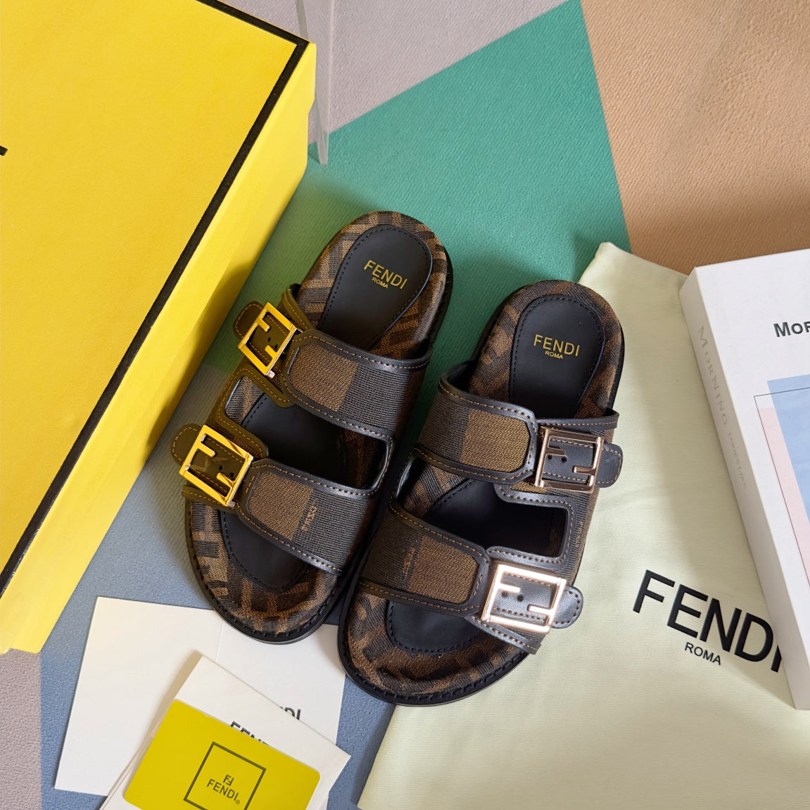 250513 New high-quality classic icon slippers