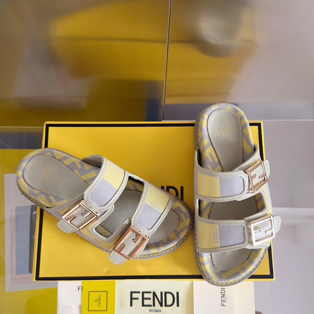 250513 New high-quality classic icon slippers