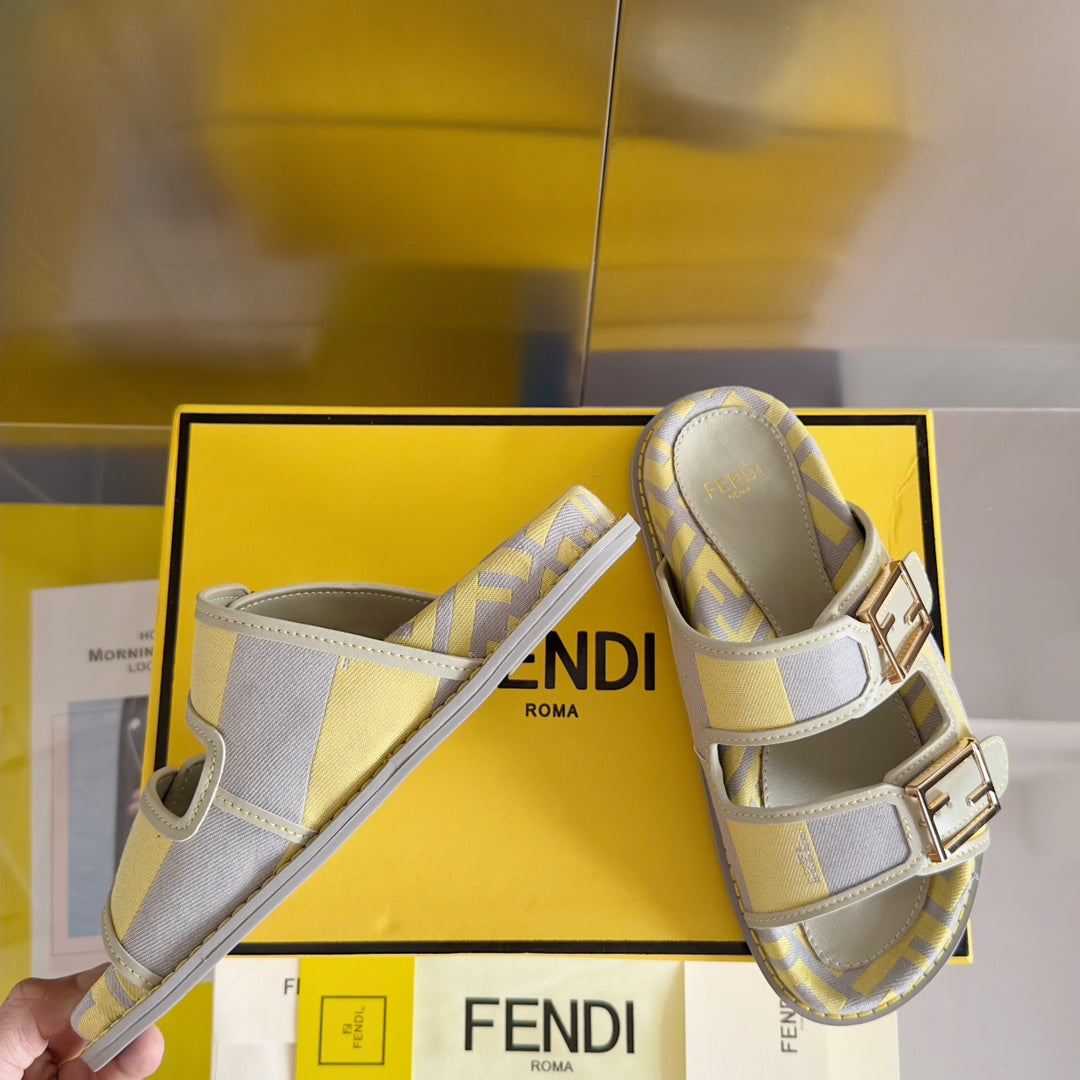 250513 New high-quality classic icon slippers