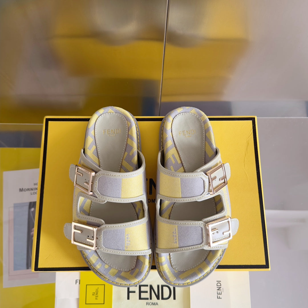 250513 New high-quality classic icon slippers