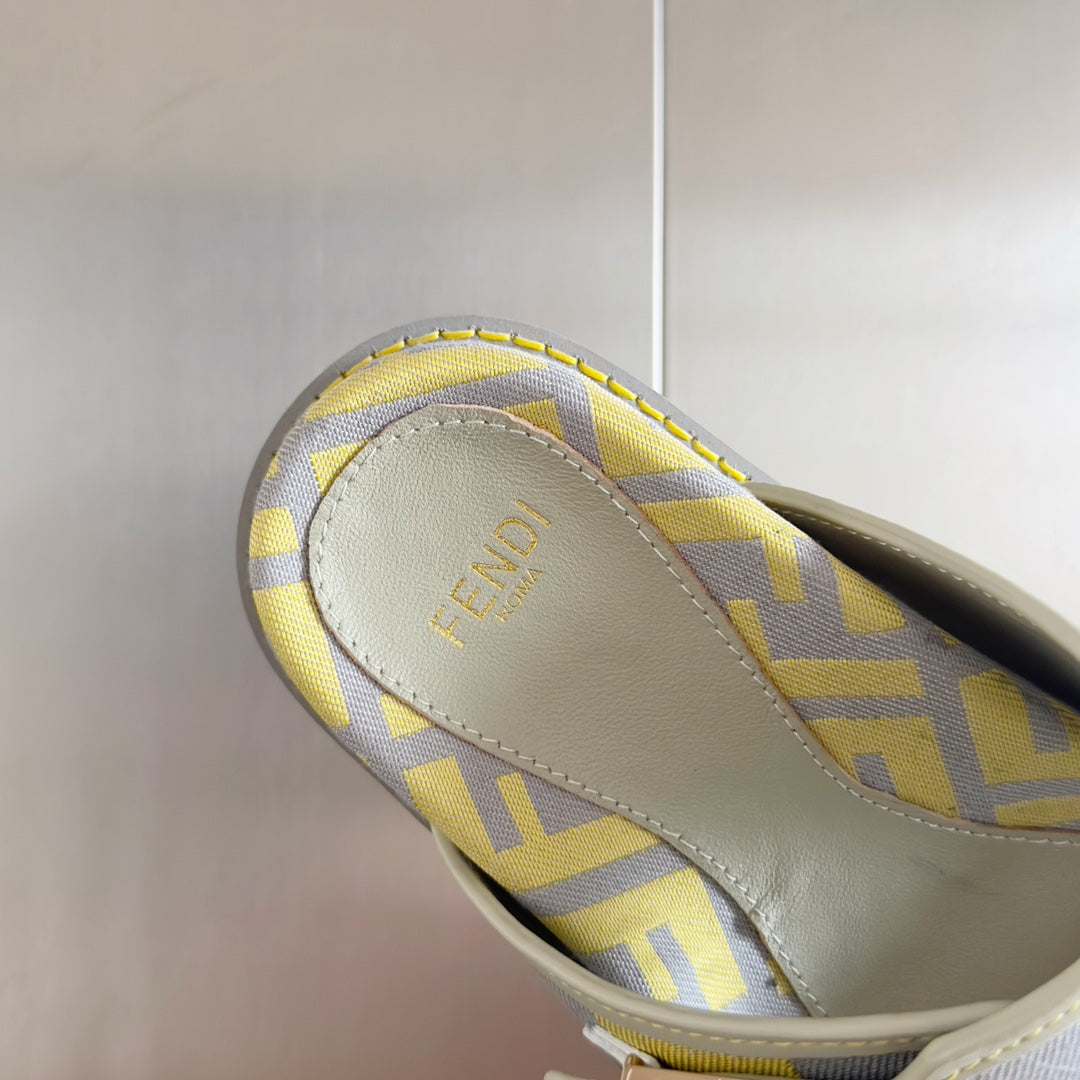 250513 New high-quality classic icon slippers