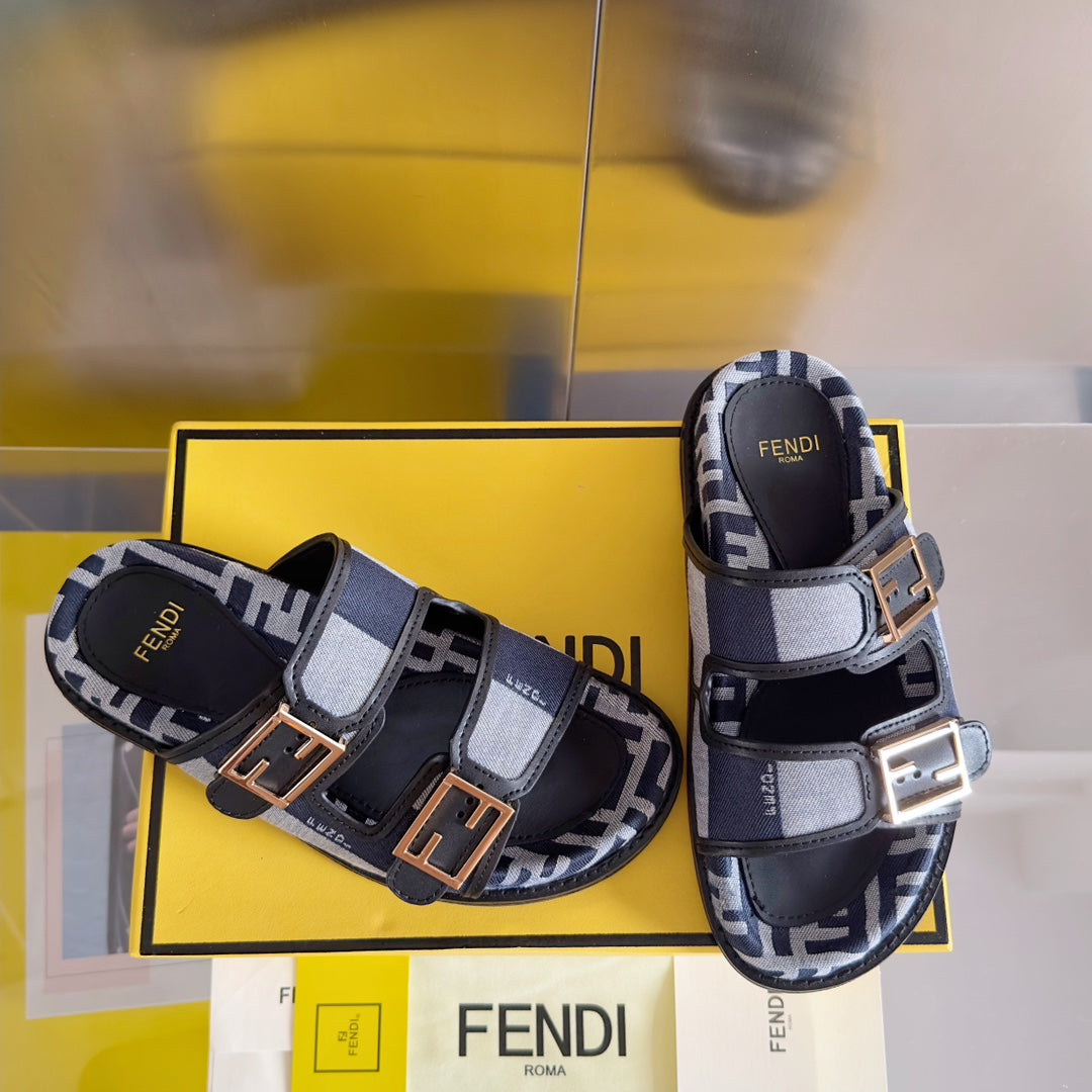 250513 New high-quality classic icon slippers