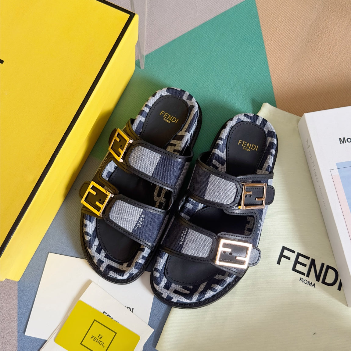250513 New high-quality classic icon slippers