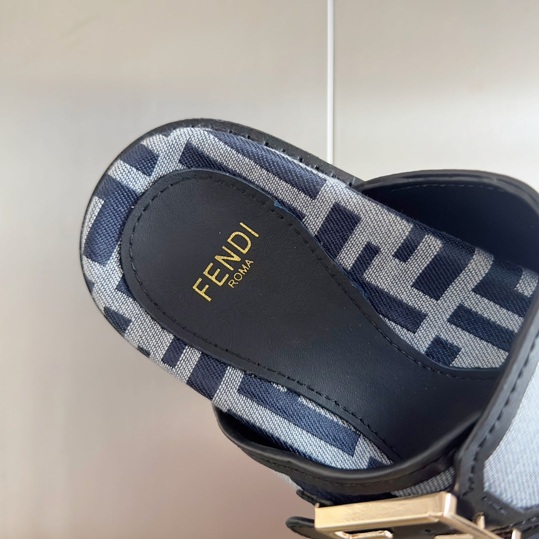 250513 New high-quality classic icon slippers