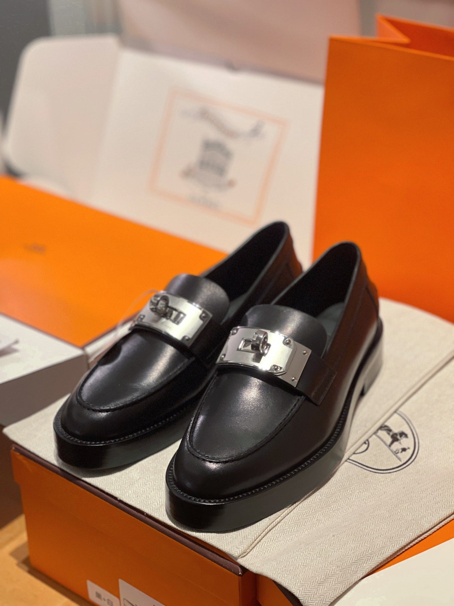250527 New high-quality classic retro thick-soled loafers