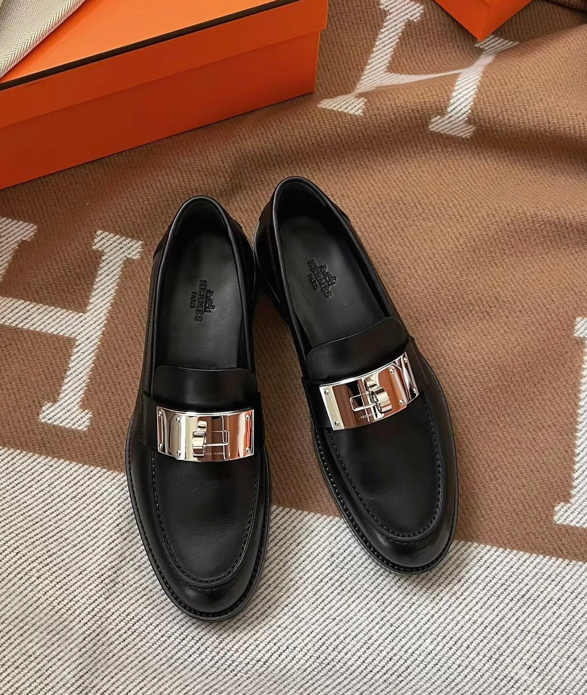 250527 New high-quality classic retro thick-soled loafers