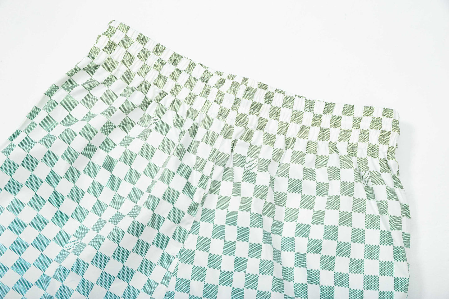 250604 New checkered gradually variable dry beach shorts