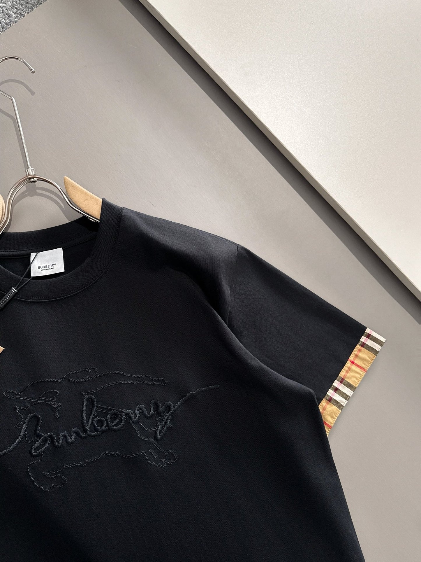 250614New high-quality embroidered patchwork T-shirt