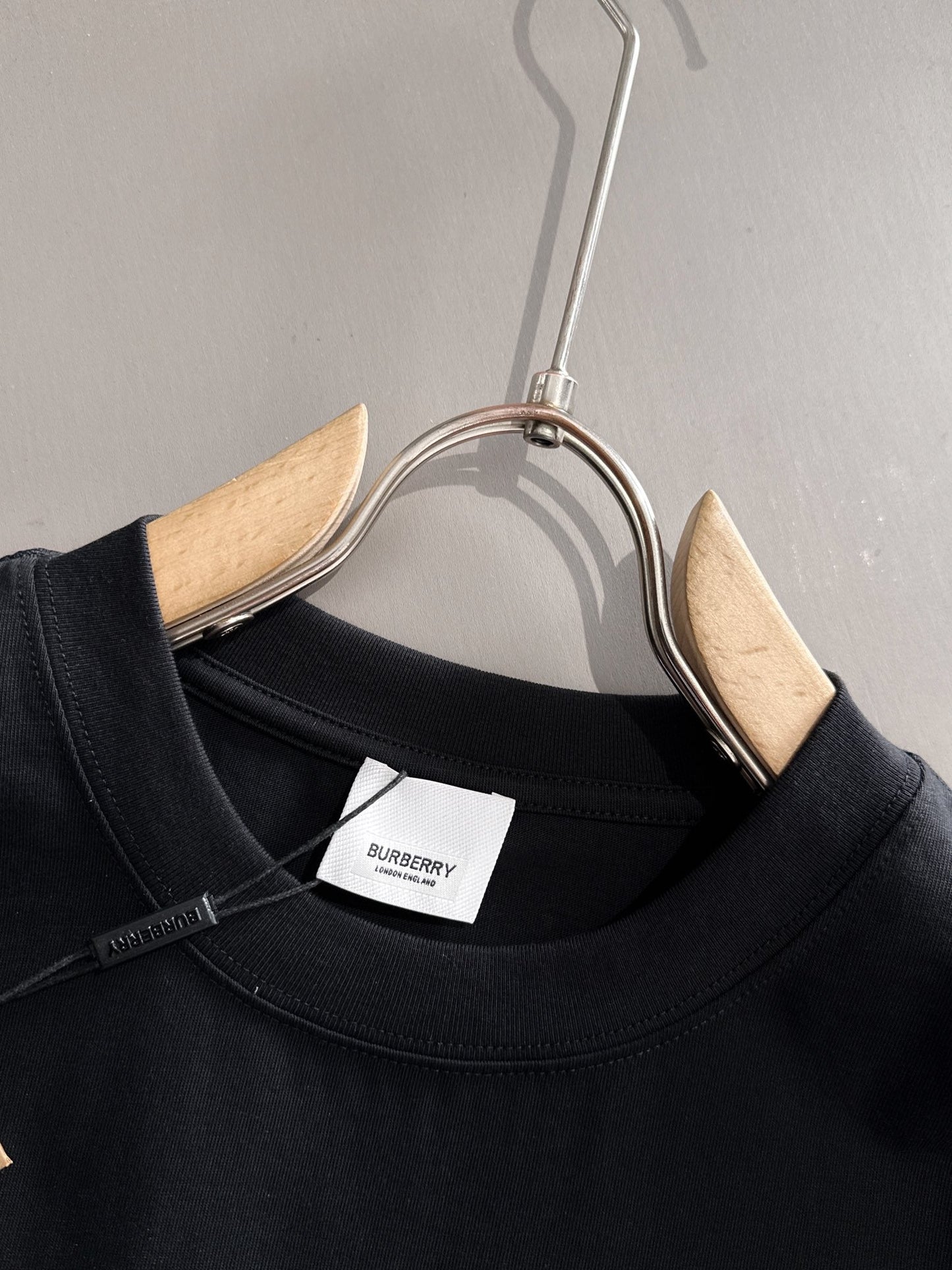 250614New high-quality embroidered patchwork T-shirt
