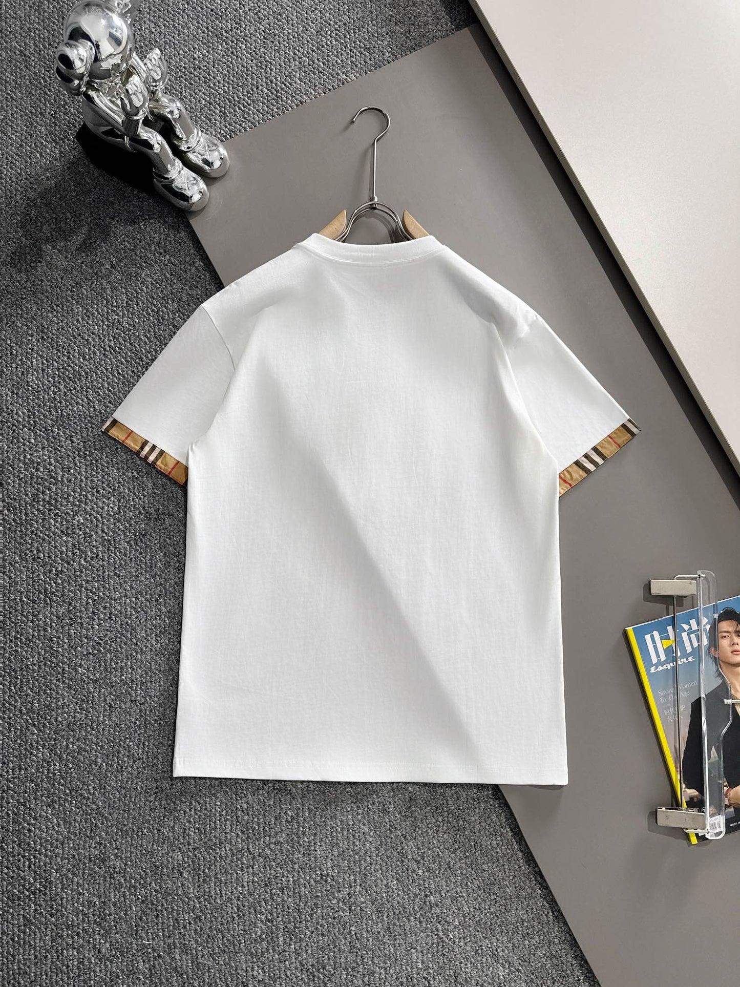 250614New high-quality embroidered patchwork T-shirt