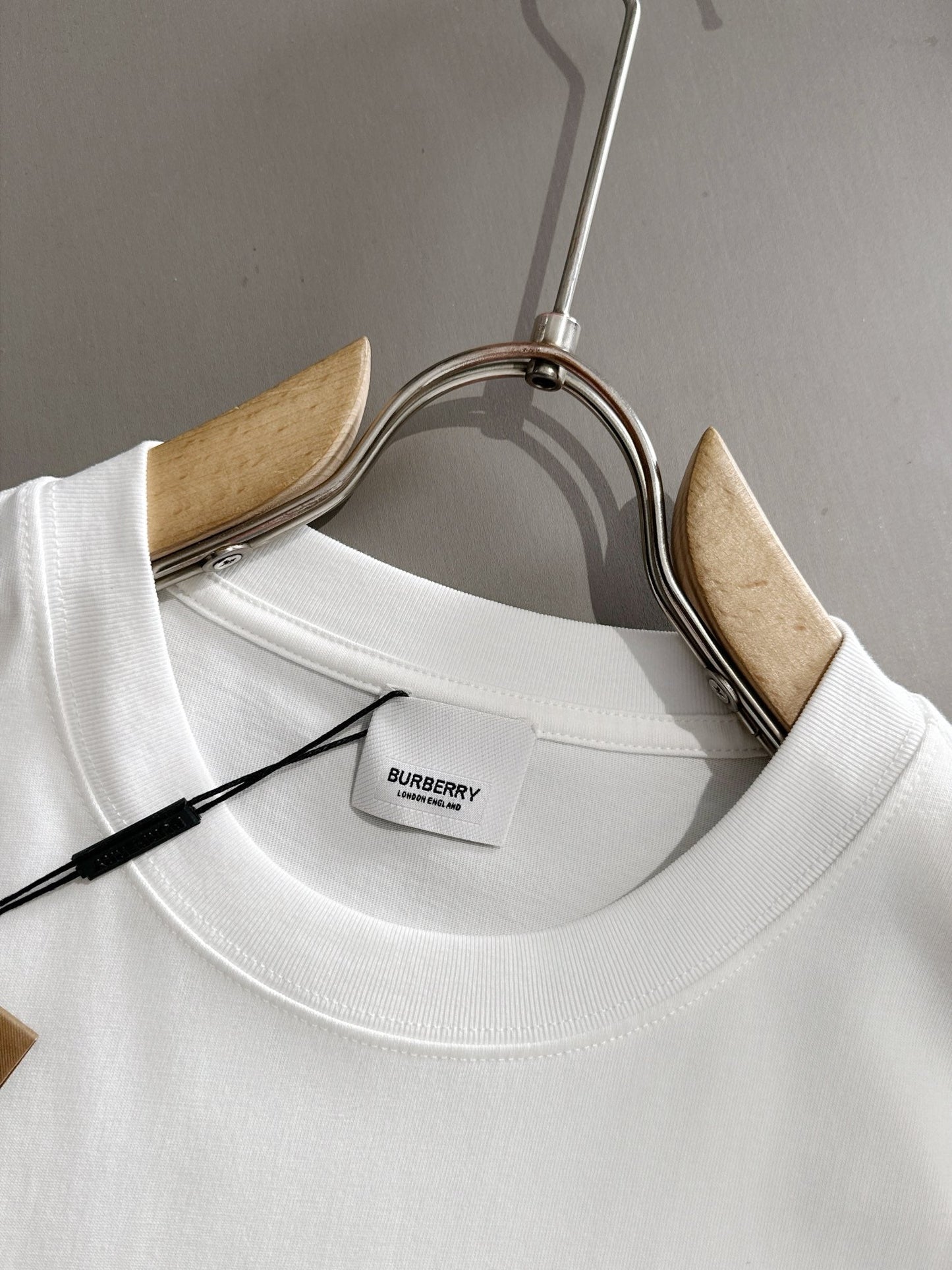 250614New high-quality embroidered patchwork T-shirt