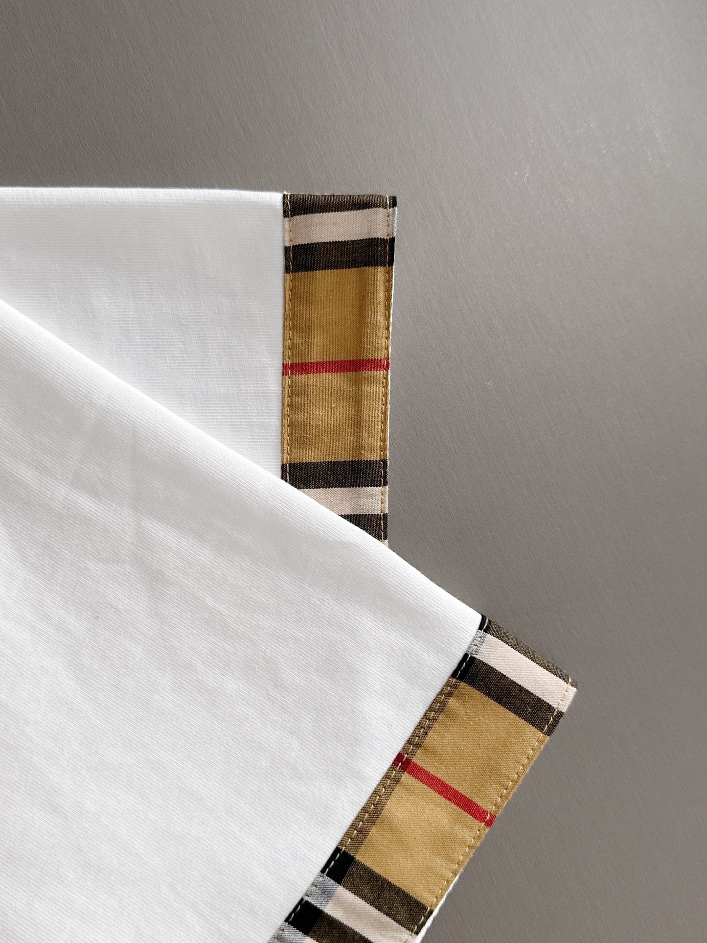 250614New high-quality embroidered patchwork T-shirt
